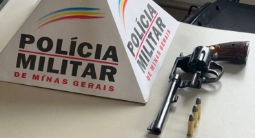 Carmo do Paranaíba – Polícia Militar realiza ação preventiva, prende suspeito e apreende arma de fogo