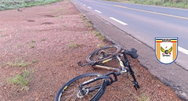 Motorista de carreta afirma que homem se jogou na frente da carreta que ele conduzia; a vítima morreu no local