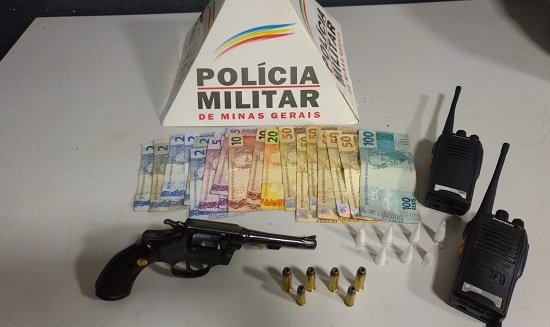 Patos de Minas – Polícia Militar prende autor de tráfico de drogas e posse de arma de fogo