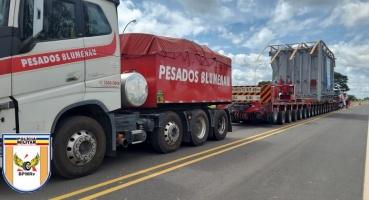 Carmo do Paranaíba: carreta que transportava transformador de energia é flagrada transitando em situação irregular na BR-352