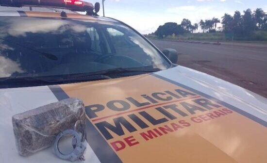 Patos de Minas - Passageiro de ônibus é flagrado transportando droga dentro de mochila na BR-352