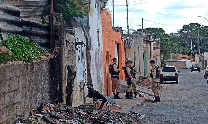 Polícia Militar realiza operação no Bairro Nossa Senhora Aparecida em Patos de Minas e um suspeito acaba ferido 