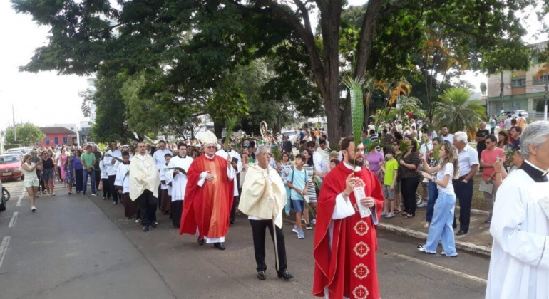 Abertura da Semana Santa tem procissão e missa em Patos de Minas