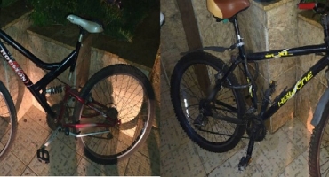 Homem furta bicicletas e capacete após arrombar portão de garagem em Patos de Minas