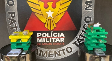 PM de Patos de Minas apreende aproximadamente 30 quilos de maconha após denúncia de odor da erva