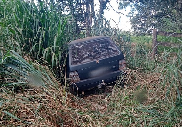 Patos de Minas - Veículo furtado é encontrado abandonado na região da Capela das Posses