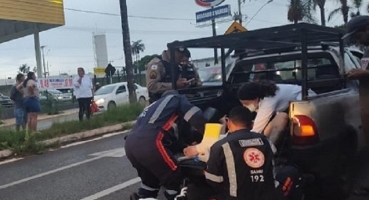 Mais um motoqueiro fica ferido em acidente na Avenida Marabá em Patos de Minas