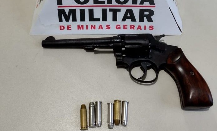 Carmo do Paranaíba – Adolescente de 15 anos é apreendido no bairro Santa Cruz com arma de fogo