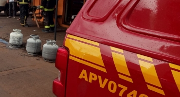 Corpo de Bombeiros é chamado para controlar incêndio em botijão de gás em restaurante de Patos de Minas