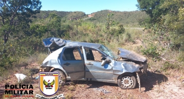 Quatro pessoas ficam feridas em acidente na LMG-740 próximo à cidade de Lagoa Grande