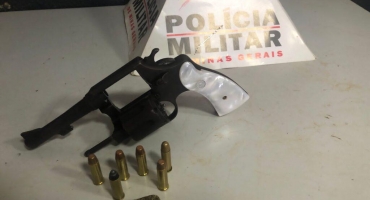 Casal é detido com arma e mandado de prisão em aberto em Patos de Minas