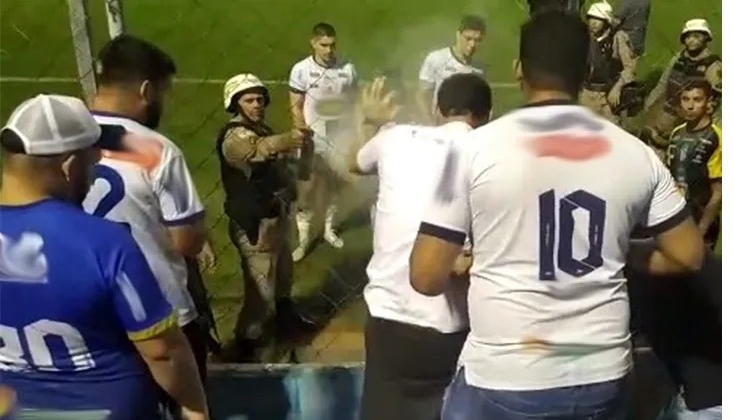 Torcedores inconformados com a derrota da URT ameaçam jogadores e são contidos pela Polícia Militar