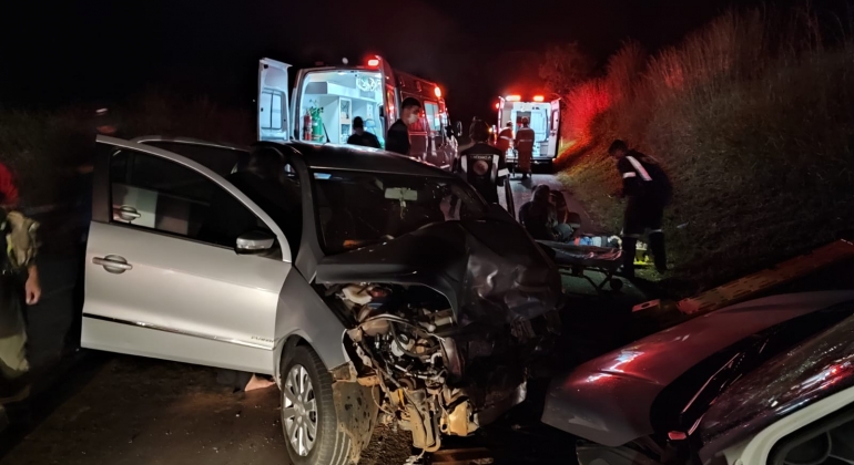 Lagoa Formosa – Grave acidente na BR-354 deixa quatro pessoas feridas 