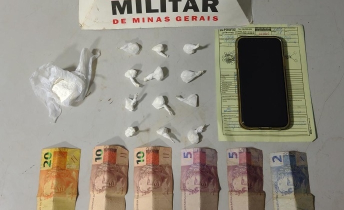 Motoboy suspeito de entregar drogas no sistema “delivery”, em Patos de Minas é preso pela Polícia Militar