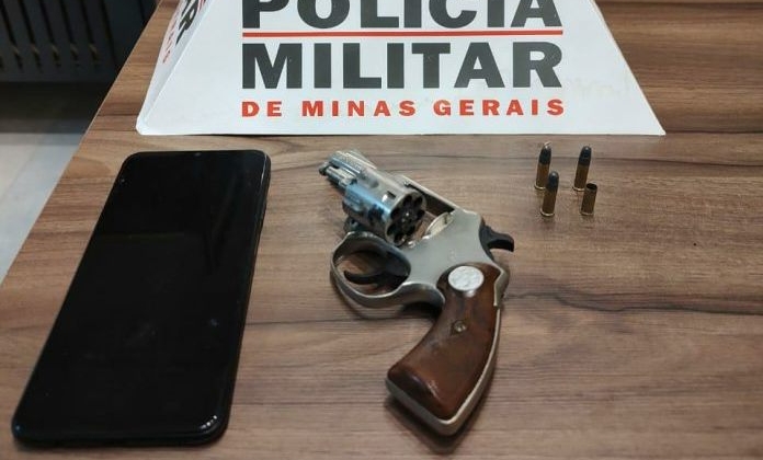 Carmo do Paranaíba – Homem embriagado é preso depois de disparar arma de fogo dentro de sua própria residência