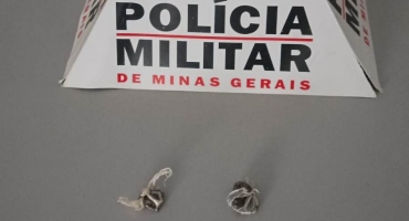 Polícia Militar de Lagoa Formosa encaminha duas pessoas para a delegacia por consumo de drogas em via pública 