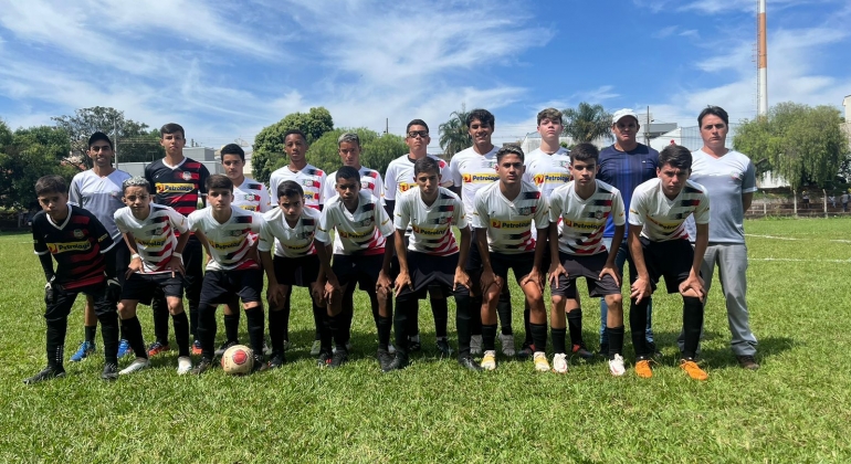 Equipe Sub-15 da Escolinha de Futebol da Prefeitura de Lagoa Formosa disputa final da Copa Regional Mirim