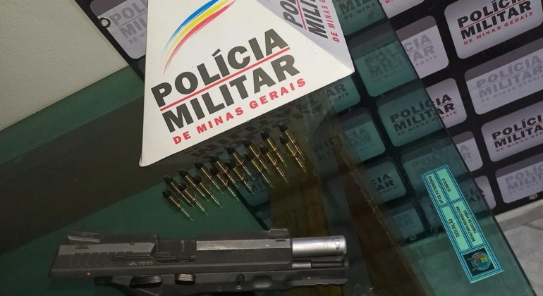 São Gonçalo do Abaeté - Polícia Militar efetua prisão de autor por porte ilegal de arma de fogo