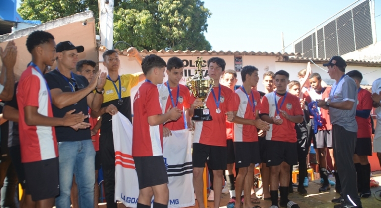 Patos 1 - Notícias de Patos de Minas e região  Ao Vivo: Assista o jogo  entre Escolinha da Prefeitura de Lagoa Formosa e Show de Bola pela Copa  Mirim