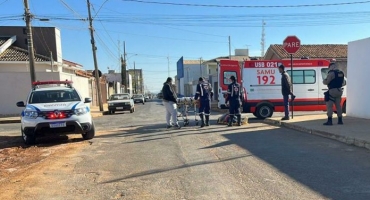 Carmo do Paranaíba – Acidente de trânsito envolvendo motocicleta deixa vítima ferida com suspeita de fratura no tornozelo