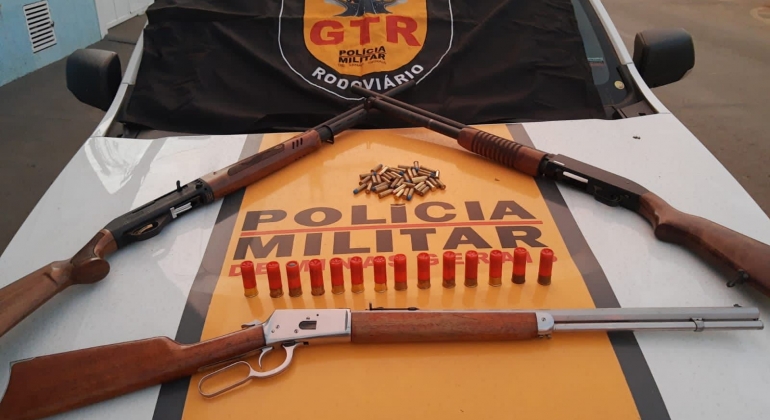 Polícia Militar Rodoviária apreende três armas de fogo na MGC-354 e encaminha motorista para a delegacia