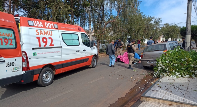 Motorista atropela mulher e bebê que estava em carrinho no bairro Copacabana em Patos de Minas