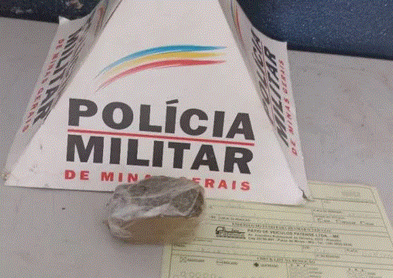 Motorista tenta fugir de Blitz de Trânsito no bairro Jardim Esperança em Patos de Minas, mas acaba detido com droga