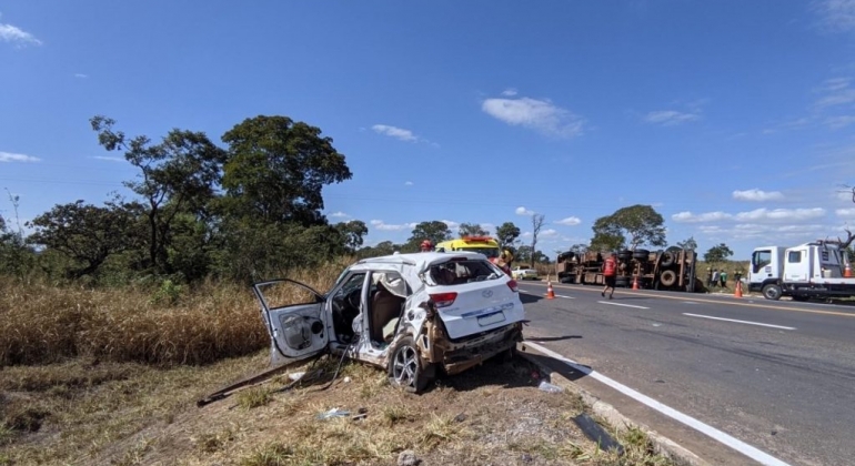 Duas pessoas da mesma família morrem em grave acidente no trevo da MG-410 com a BR-040