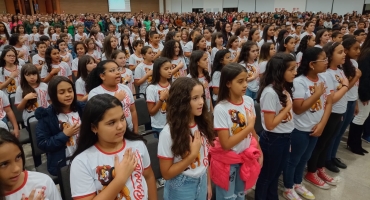 Mais de 700 alunos de diversas escolas de Patos de Minas participam de formatura do 