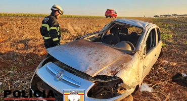 Motorista sofre graves ferimentos durante capotamento de veículo na MG-410, em Presidente Olegário