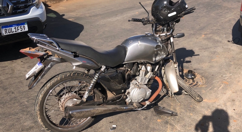 Patos de Minas - Colisão na avenida Brasil deixa motociclista gravemente ferida