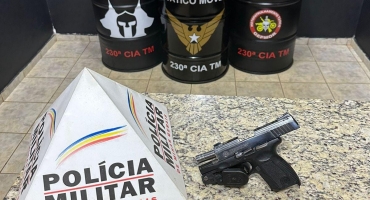 Arma furtada de policial penal é recuperada durante abordagem na cidade de Patos de Minas 