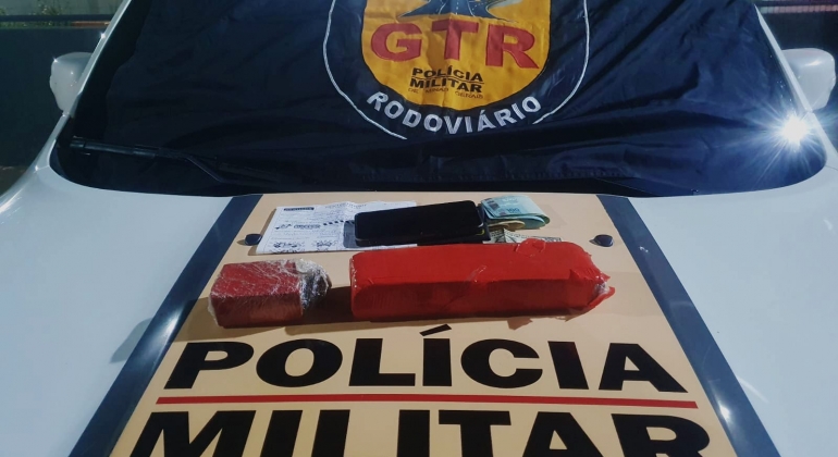 Lagoa Formosa - Polícia Militar Rodoviária realiza apreensão de barras de maconha na BR-354