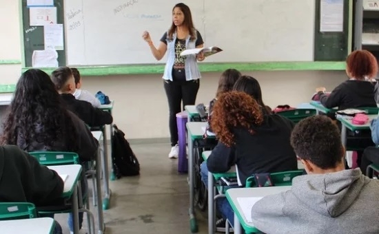 Secretaria de Educação nomeia mil educadores excedentes do concurso de 2017, em Minas Gerais