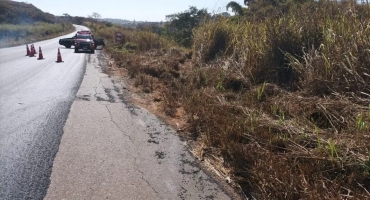 Veículo sofre capotamento na BR-365 e deixa criança de 5 anos gravemente ferida 