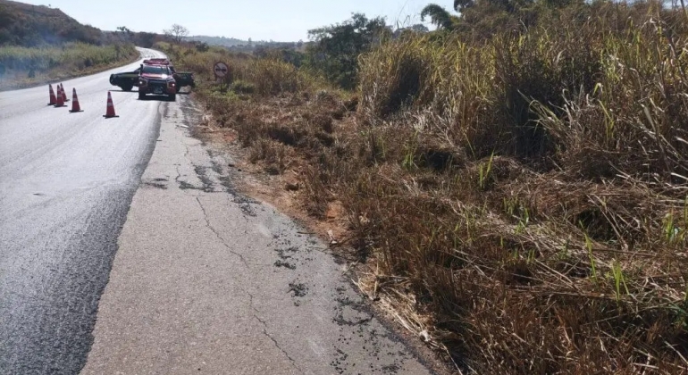 Veículo sofre capotamento na BR-365 e deixa criança de 5 anos gravemente ferida 