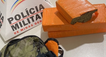 PM localiza mochila com dois quilos de maconha dentro de carro de aplicativo em Guarda dos Ferreiros