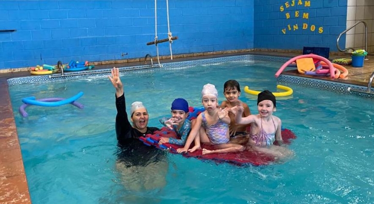 Lagoa Formosa - Escola de natação da academia Ação e Água recebe alunos a partir de 1 ano de idade