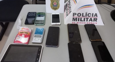 Coromandel – Jovem é preso com pornografia infantil em celular, durante operação da polícia