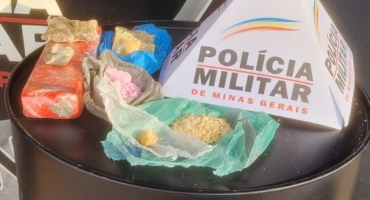 PM localiza grande quantidade de drogas escondidas em lotes vagos na cidade de Patos de Minas