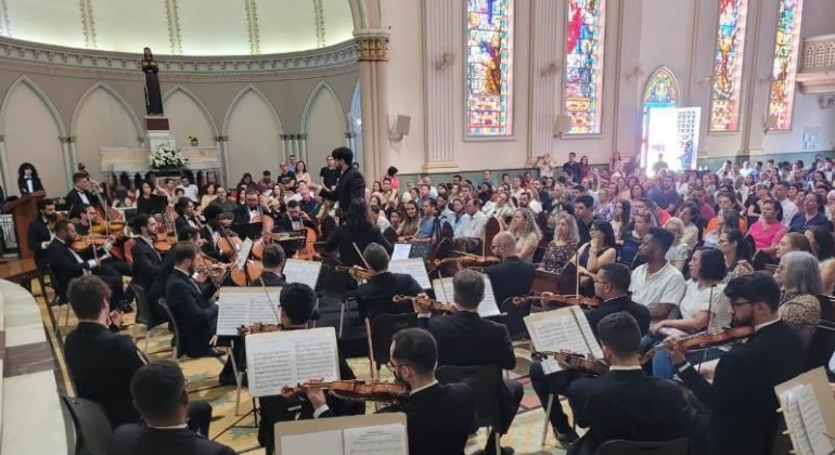 Orquestra Filarmônica de Patos de Minas realiza concerto da turnê “Brasil, Meu Amor”, na Igreja dos Capuchinhos