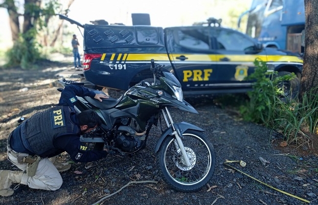 Patos de Minas - Motocicleta furtada é localizado em bagageiro de ônibus durante abordagem na BR-365