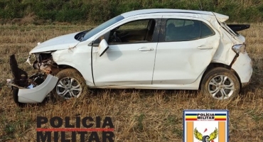 Cruzeiro da Fortaleza - Motorista perde controle em curva e capota carro na BR-146