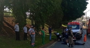 Motociclista fica ferido após se chocar contra traseira de veículo na Avenida JK, em Patos de Minas