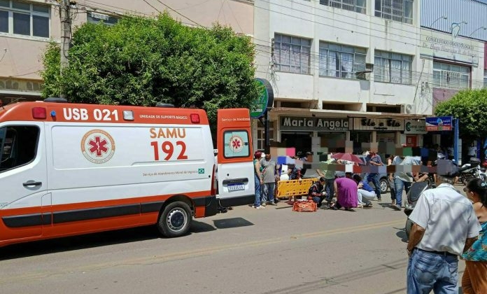 Carmo do Paranaíba – Idosa de 87 anos sofre fraturas nas duas pernas após ser atropelada por motociclista sem CNH