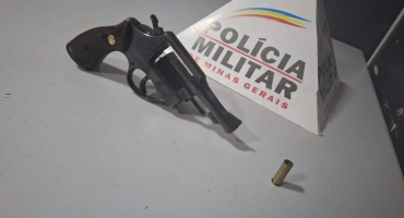 Polícia Militar apreende menor que matou uma pessoa e feriu outras duas com disparos de arma de fogo em Patos de Minas