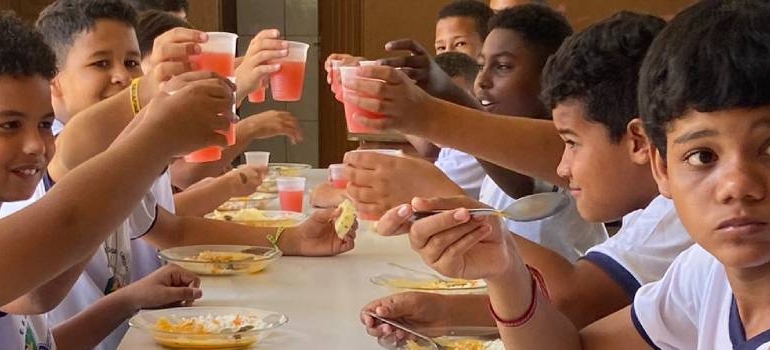 Estrogonofe é eleita refeição predileta da merenda por estudantes da rede estadual de ensino de Minas Gerais; veja pódio