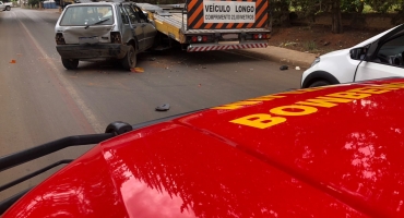 Passageira de veículo fica ferida em acidente ocorrido na Avenida Tancredo Neves em Patos de Minas 