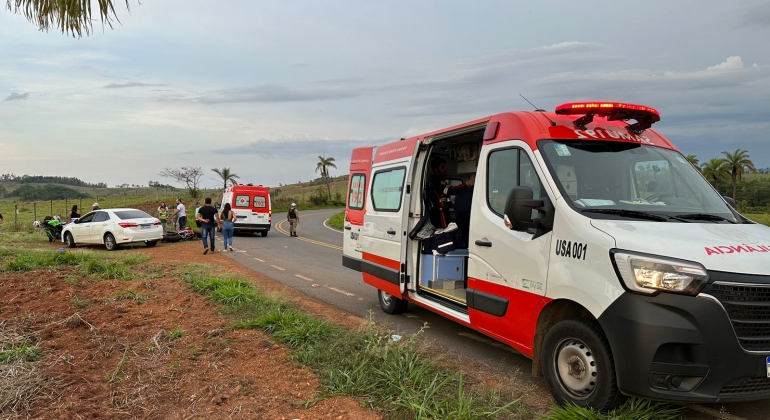  Quintinos - Motociclista atropela pedestre na LMG-743 e ambos ficam gravemente feridos 