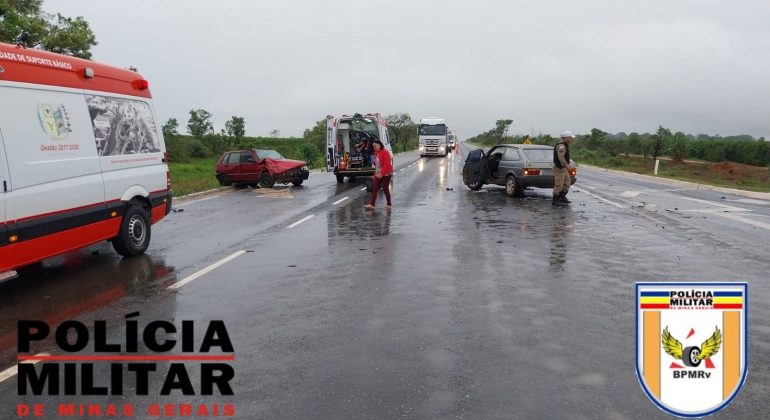 Rio Paranaíba - Acidente envolvendo dois automóveis na BR-354 deixa quatro pessoas feridas 